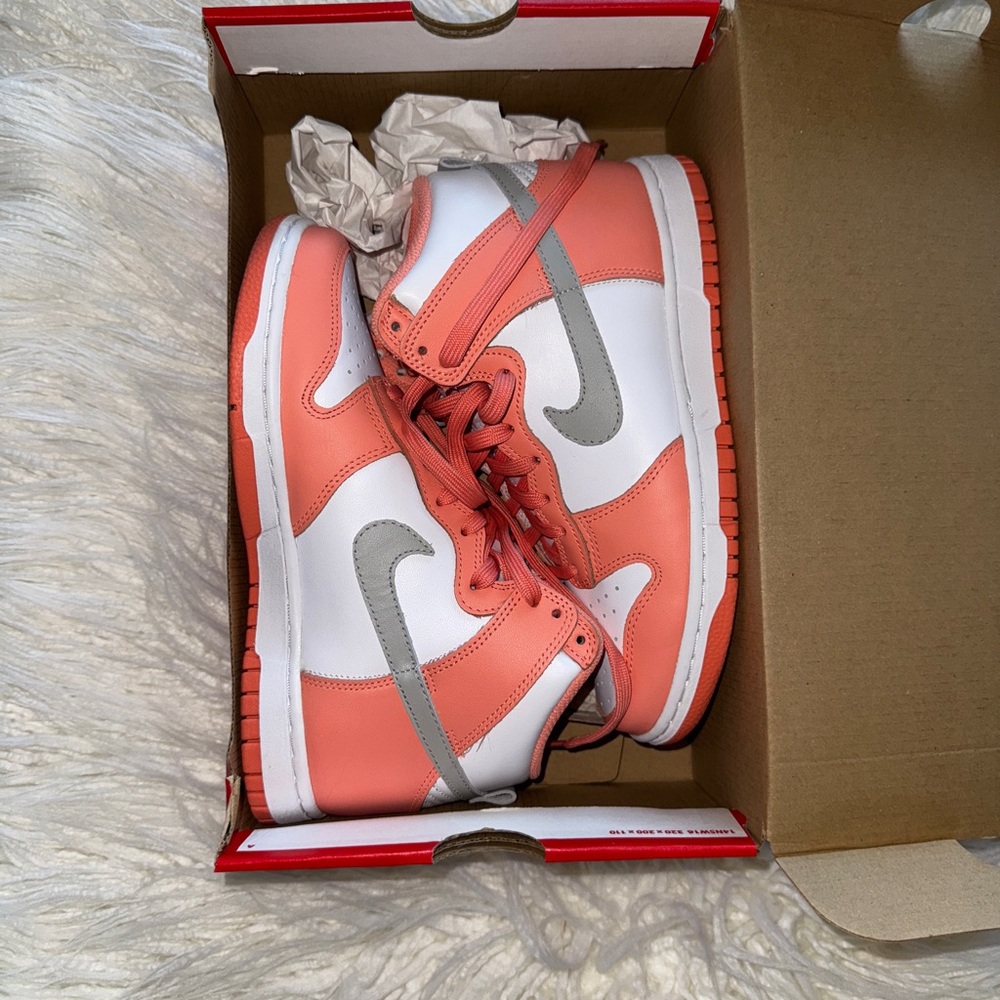 Nike Dunk High - Picture 2 of 5